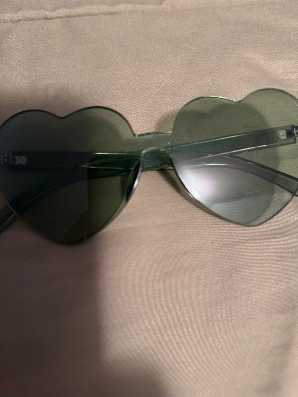 Heart-Shaped Green Sunglasses - Women's Fashion Accessory